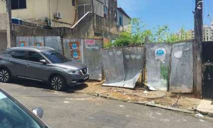 EXCELENTE TERRENO ESCRITURADO EM ÁREA RESIDENCIAL COM 300M² DE FÁCIL ACESSO.