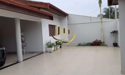 Casa à venda em Americana-SP: 3 quartos, 1 suíte, 3 salas, 3 banheiros, 3 vagas de garagem, 225m² no Jardim Amélia!