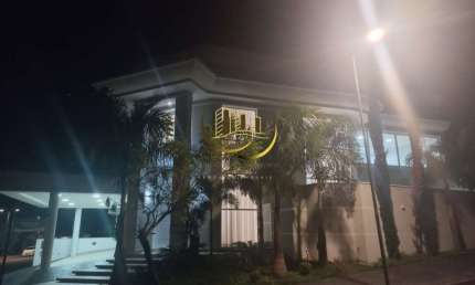 Casa em Condomínio de Alto Padrão na Vila Cordenonsi, Americana-SP  4 quartos, 3 suítes, 3 salas - Imperdível!