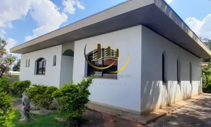 Imóvel Comercial Espaçoso na Vila Santa Catarina, Americana-SP: 4 Quartos, 2 Suítes, 3 Salas, 3 Banheiros, 12 Vagas - 368m²