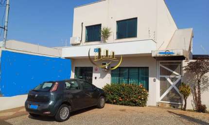 Salão Comercial à Venda em Americana-SP na Vila Nossa Senhora de Fátima com 4 Banheiros, 3 Vagas de Garagem e 355,66 m² de Área