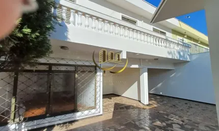 Casa à venda em Americana-SP, Chácara Machadinho II: 3 quartos, 1 suíte, 2 salas, 2 banheiros, 6 vagas de garagem, 171m².