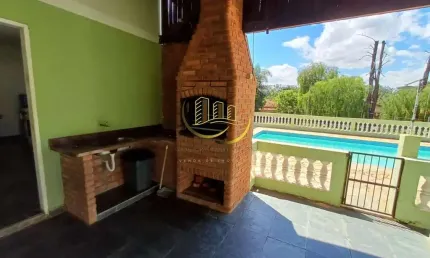 Chácara à venda em Santa Bárbara D'oeste-SP, bairro Vale das Cigarras: 2 quartos, 1 sala, 2 banheiros, 10 vagas, 204m². Aproveite!