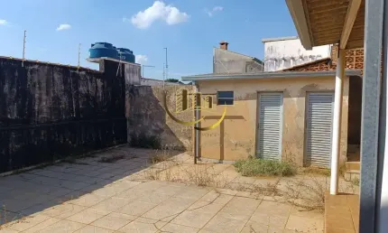 Casa à venda em Americana-SP, bairro Cidade Jardim II: 3 quartos, 2 salas, 1 banheiro, 4 vagas de garagem.