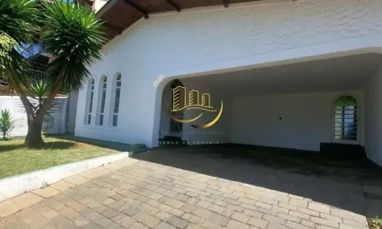 Imperdível! Casa à venda em Americana-SP, na Vila Frezzarim: 3 quartos, 1 suíte, 2 salas, 1 banheiro, 4 vagas, 208,25 m².