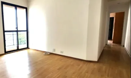 Lindo apartamento com sala 2 ambientes, varanda, 2 dormitórios e 1 vaga.