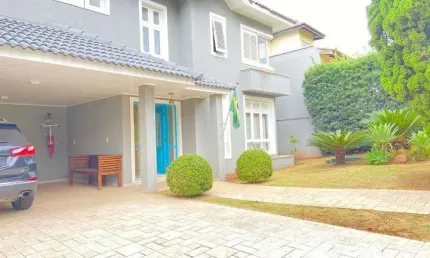 Casa de condomínio para venda tem 513 metros quadrados com 3 quartos