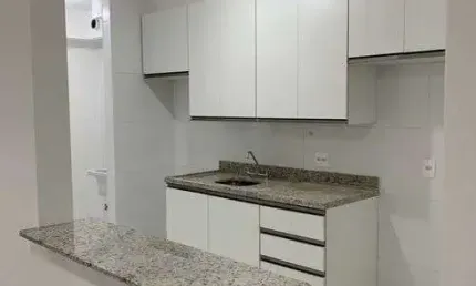 Apartamento para venda , possui 75 metros , com 3 quartos sendo 1 suíte , sem armários nos dormit.
