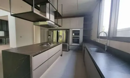 Casa de altissimo padrão em condomínio para venda com 1012 metros com 5 amplas suítes piscina e spa