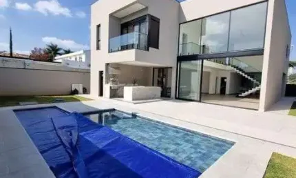 Casa venda centro de alphaville 4 suites amplas sendo 1 master . localização excelente.