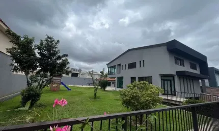 Maravilhosa casa para locação no Residencial zero . 4 suítes sendo 2 terrenos .