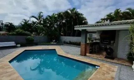 Oportunidade. 3 suites . ótima localização. piscina e churrasqueira.
