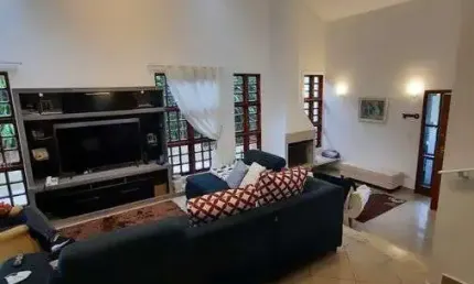 OPORTUNIDADE exclusiva casa terrea de condomínio possui 200 metros com 3 quartos sendo 1 suite.