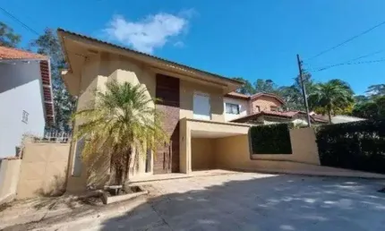 Casa residencial Alphaville 5. Casa para tem 288 metros quadrados com 4 quartos, sendo eles suítes