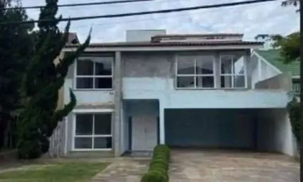 Casa para venda tem 340 metros quadrados com 4 suítes