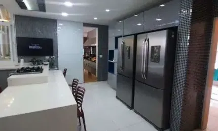 Novidade , Mansão dentro de condomínio há venda possui 1100 metros terreno com 5 suites .