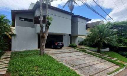 Otima casa para locação com 3 suítes Piscina e churrasqueira.