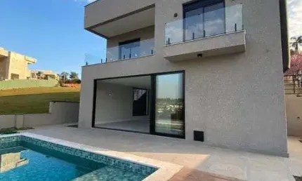 Novidade , linda Casa de condomínio para venda possui 691 metros quadrados com 5 suítes com closet.