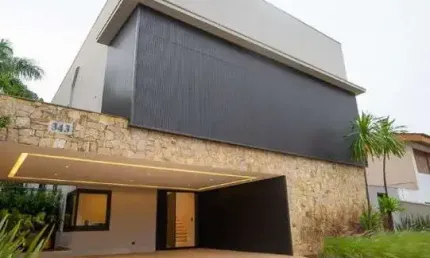 Maravilhosa casa para venda Alphaville 1 com 560 metros sendo 4 suítes.