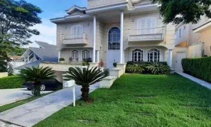 Linda mansão para venda ou locação. Área construída 605 mts. 4 amplas suítes . Ótima localização.