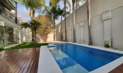 Casa de condomínio para aluguel com 380 metros sendo 3 suítes.