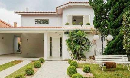 NOVIDADE Lindíssima casa para venda com piscina e 4 dormitórios. Ótima localização!!