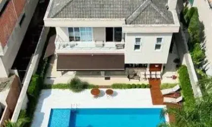Magnífica casa para venda com 560 metros com 4 lindas suítes no centro de alphaville.