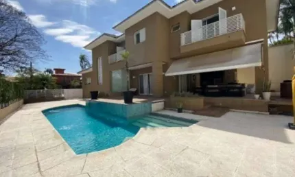 MANSÃO À VENDA COM 692 AT X 467 CONSTRUÇÃO. 4 DORMITÓRIOS PISCINA E CHURRASQUEIRA.OTIMA LOCALIZAÇÃO