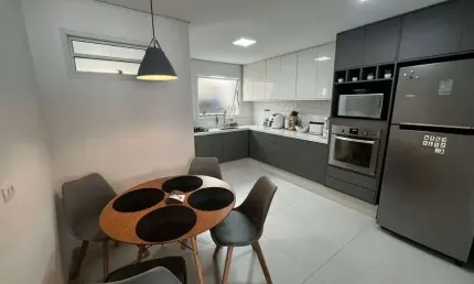 Lindíssima casa com 3 dormitórios sendo 1 suíte. CLEAN