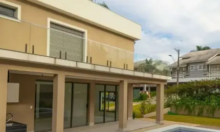 Lindíssima casa alpha 2 para venda com 700 metros quadrados com 4 amplas suítes.