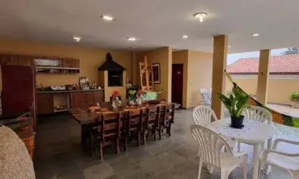 Oportunidade. Casa para venda com 3 suítes. 4 vagas. 477 metros.