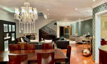 LINDÍSSIMA CASA PARA LOCAÇÃO MOBÍLIADA. 4 LINDAS SUITES .ÓTIMA LOCALIZAÇÃO.