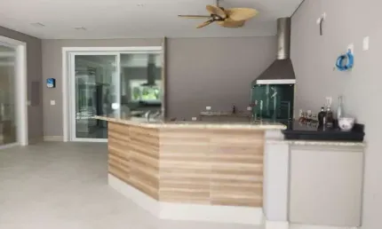 Oportunidade. linda casa de condomínio para venda possui 1276 metros de terreno. com 5 suites .