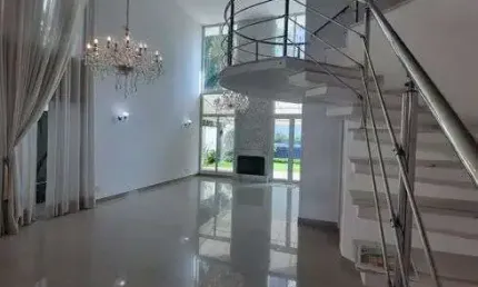 Linda Casa de condomínio para aluguel com 400 metros quadrados com 4 suítes.
