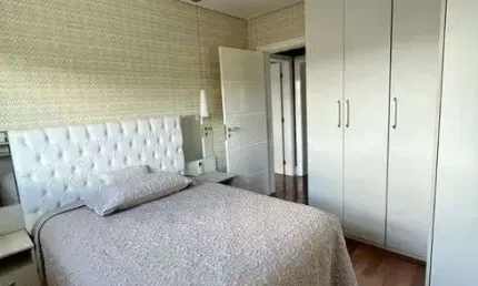 Novidade ' casa com 4 suites mobiliada ' vista incrível .