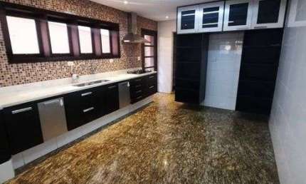 Venda ou locação de casa com 3 suítes bem localizada . Alphaville 4. C / piscina e 4 vagas