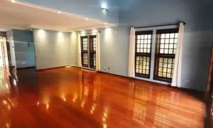 Venda ou locação de casa com 3 suítes bem localizada . Alphaville 4. C / piscina e 4 vagas