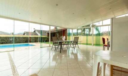 Casa no Residencial Melville para venda ou locação, com 445 m2 e 4 quartos.