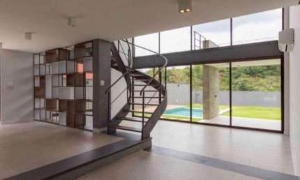 Bela casa para locação no Residencial 2 em Alphaville, com 400 m2 e 4 quartos.