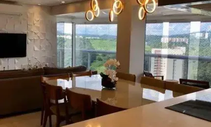 Cobertura para venda possui 230 metros quadrados com 4 quartos sendo 3 suítes. Inédita.