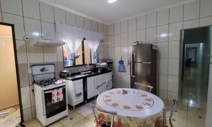 Casa com 2 quartos à venda na Avenida Cláudio Ferreira Cesário, Jardim Monte Mor, Botucatu