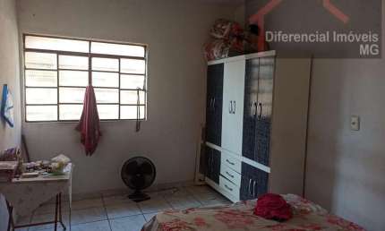 Casa para Venda em Esmeraldas, Novo Retiro, 6 dormitórios, 2 banheiros, 3 vagas