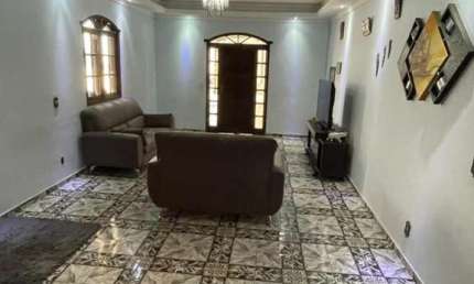 Casa para Venda em Betim, Amazonas, 6 dormitórios, 1 suíte, 2 banheiros, 4 vagas
