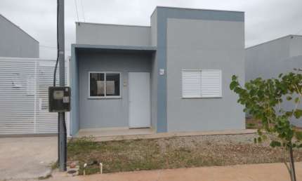 Casa localizada no Condomínio Garça Aluga-se Branca