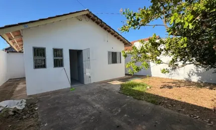 Casa para locação Próximo a Avenida das Torres e da Cervejaria Louvada.