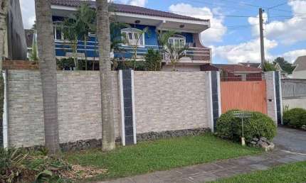 Casa à venda com 3 quartos, piscina e edícula em Santa Felicidade