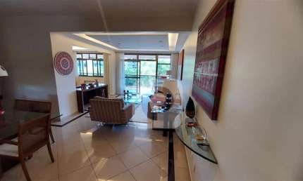 Apartamento, 3 quartos sendo 2 suítes, 2 vagas, 191m². Dependência completa, área de serviço.
