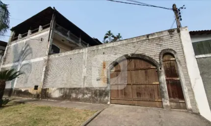 Casa para venda na Taquara com 3 suítes e amplo terreno