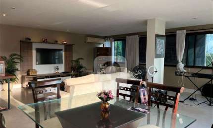 Cobertura com 206 m² 4 suítes, em posição muito exclusiva, acesso via balsa para praia