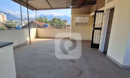 Casa de Vila com terraço na Gonzaga Bastos! Não perca a oportunidade!